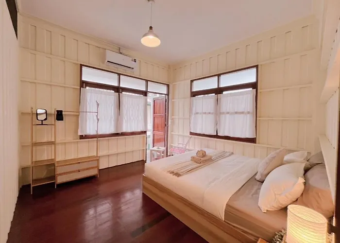 Ferienhaus Entire House 3br - White And