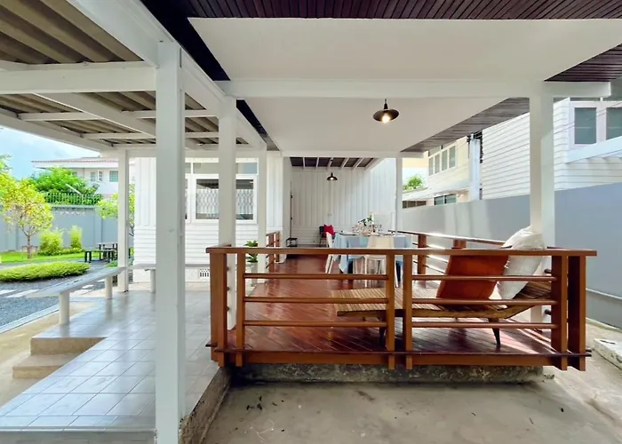Entire House 3br - White And *