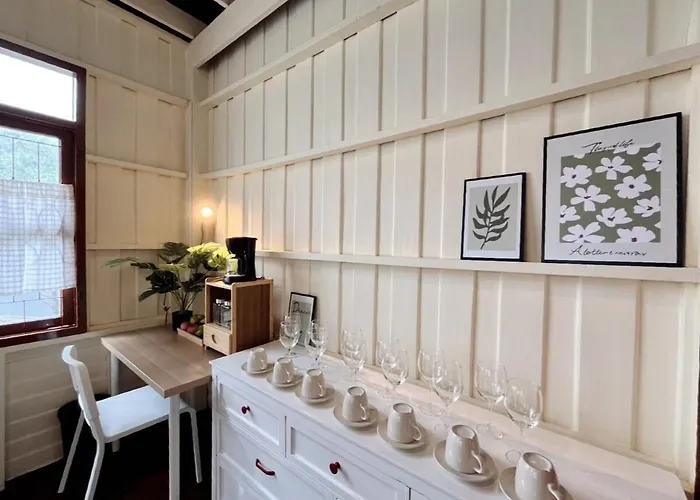 Entire House 3br - White And *