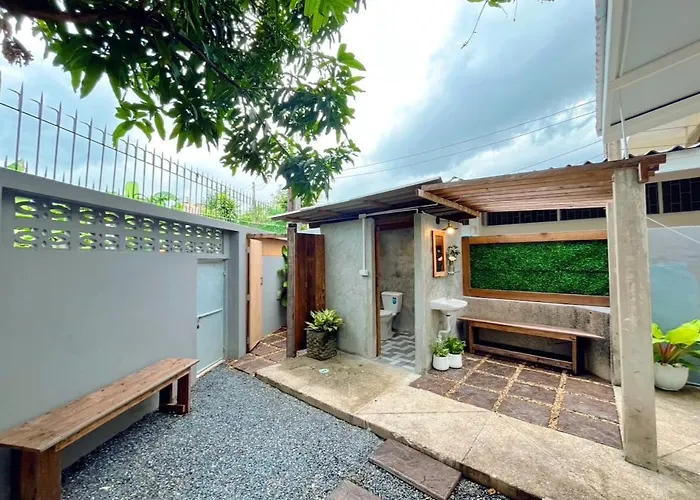 Ferienhaus Entire House 3br - White And *