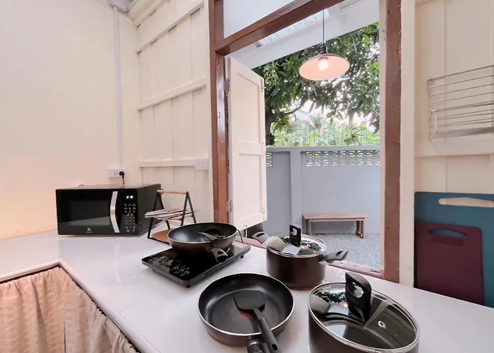 Entire House 3br - White And *