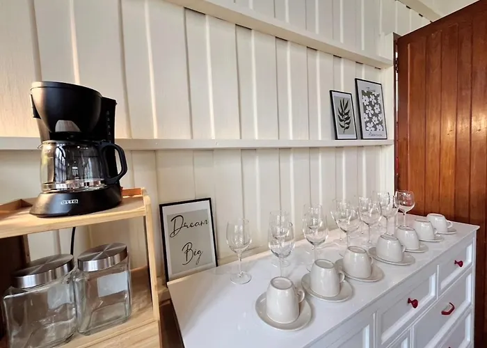 Ferienhaus Entire House 3br - White And