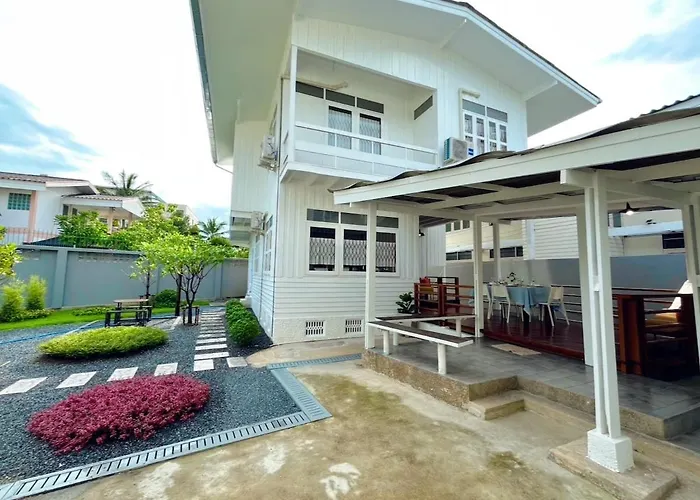 Ferienhaus Entire House 3br - White And *