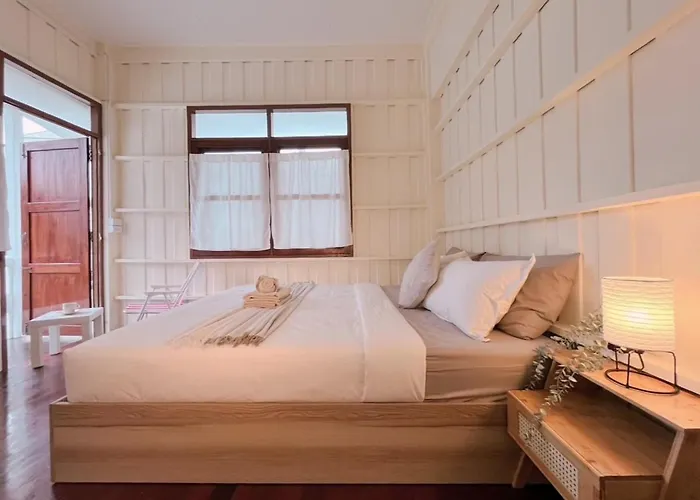Entire House 3br - White And Bangkok