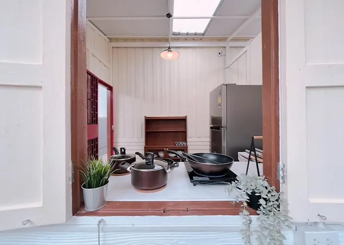 Entire House 3br - White And Bangkok