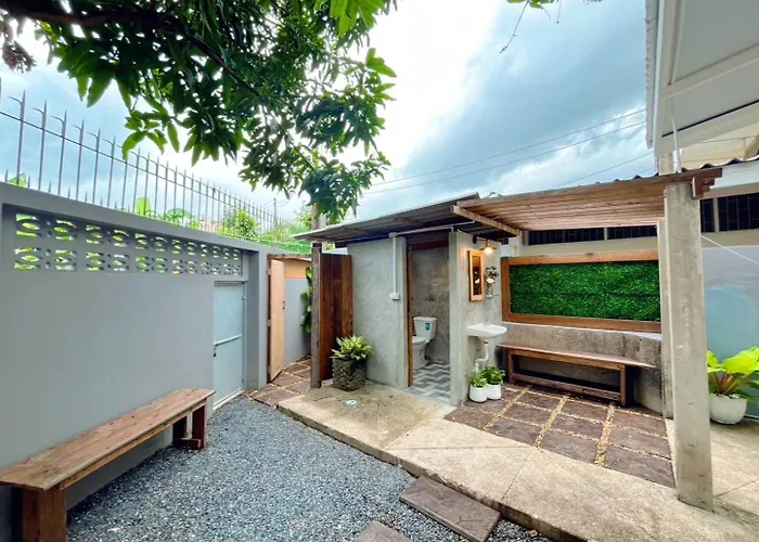 Entire House 3br - White And Ferienhaus
