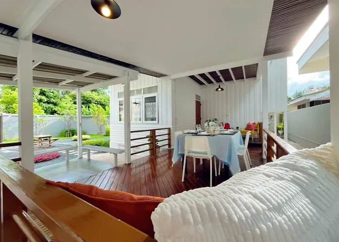 Ferienhaus Entire House 3br - White And